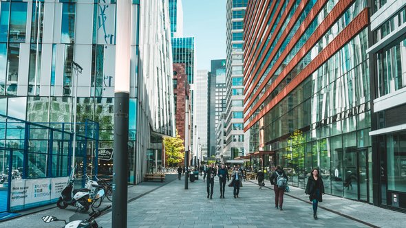 Claude Debussylaan op de Zuidas, Amsterdam door David Peperkamp (bron: shutterstock.com)