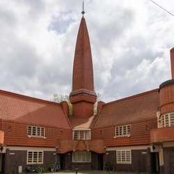 Spaarndammerbuurt staat bekend om de bouwstijl Amsterdamse School. door 365 Focus Photography (bron: Shutterstock)