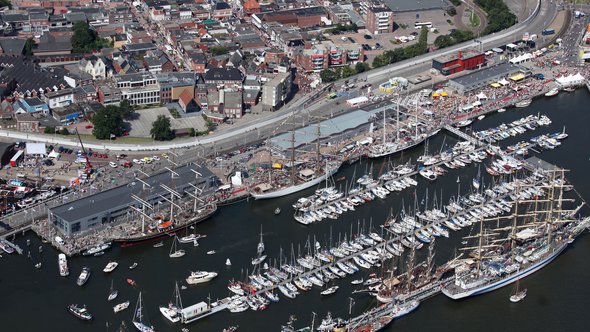 Luchtfoto van Delfzijl door Aerovista Luchtfotografie (bron: Shutterstock)