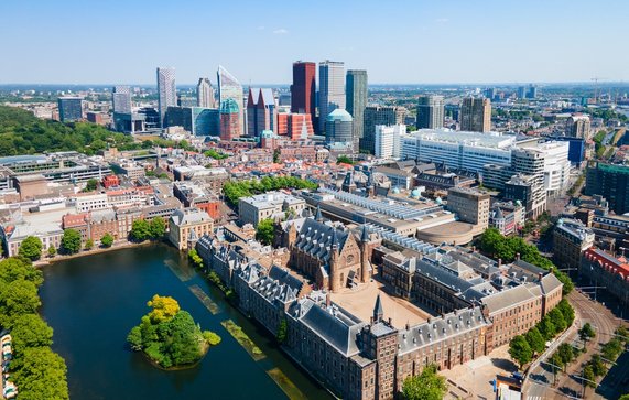 Ridderzaal Binnenhof en Hofvijver door saiko3p (bron: Shutterstock)