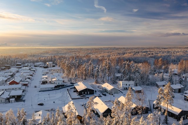 Kleine huizen in de sneeuw in Espoo, Finland door romikatarina (bron: shutterstock)