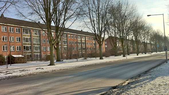 Amsterdam corporatiewoningen door A. Bakker (bron: Wikimedia Commons)