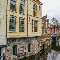 Gracht in Gouda door KarinR (bron: Shutterstock)