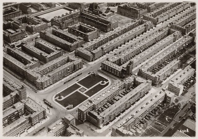 Luchtfoto van het Mercatorplein en omgeving gezien in zuidoostelijke richting door Stadsarchief Amsterdam (bron: Stadsarchief Amsterdam)