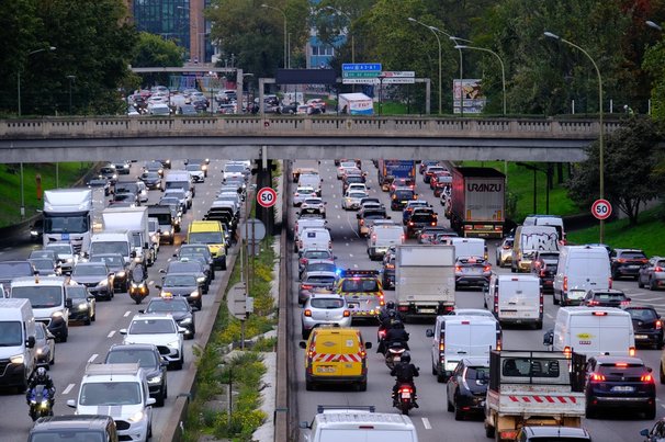 Maximumsnelheid van 50 kilometer per uur op de Parijse Ring. door Vernerie Yann (bron: Shutterstock)