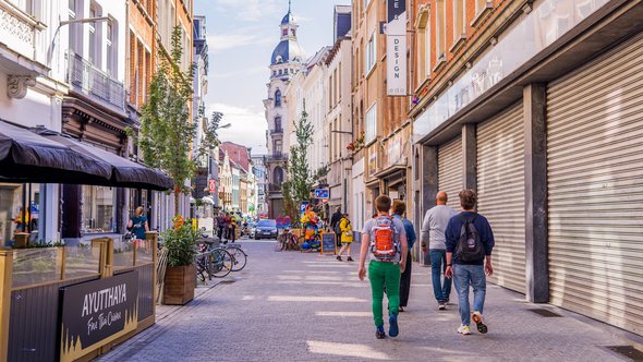 Wandelaars in Antwerpen door JackKPhoto (bron: Shutterstock)
