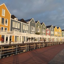 Gekleurde huizen, Houten door photograph_0080 (bron: shutterstock)