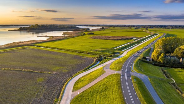 Het dijkgebied aan het IJsselmeer door Rudmer Zwerver (bron: Shutterstock)