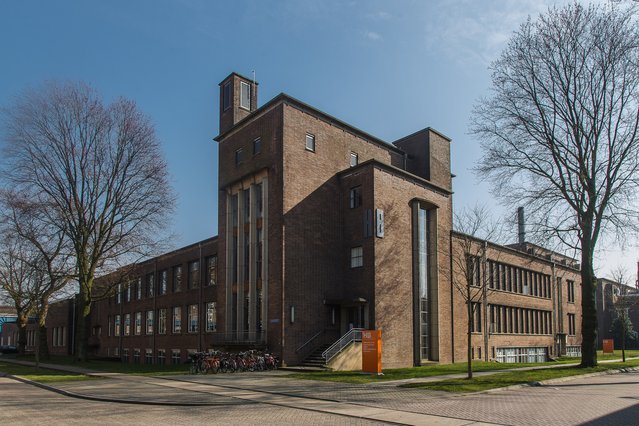 Kleefse Waard Arnhem gebouw HB door Jan Willem Kaldenbach (bron: Gouden Piramide)