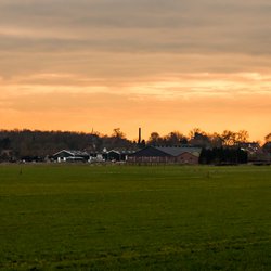 dorp groen panorama zon kerk