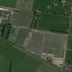 Ruimtelijke aansluiting van Zonnepark Klarenbeek op de landschappelijke structuur. In het uitgevoerde ontwerp zijn de getekende drie zonnevelden nog verder onderverdeeld. door Google Maps / Evelien de Mey (bron: Google Maps / Evelien de Mey)