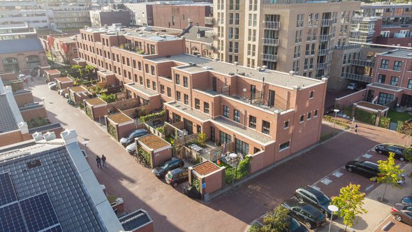 Nieuwbouwwijk in Amsterdam-Oost door StevenK (bron: Shutterstock)