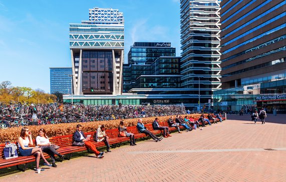 Voorplein van Den Haag centraal door Christian Mueller (bron: shutterstock)