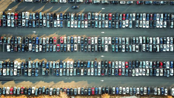 Parkeerplaats_Photo by Omer Rana on Unsplash