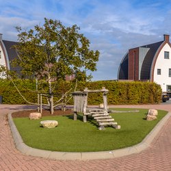 Buitenwijkse familiehuizen, Helwerd Groningen door Rudmer Zwerver (bron: shutterstock)