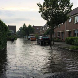 Overstroming_”Egmond Binnen” (CC BY 2.0) by Regionaal Archief Alkmaar door Regionaal Archief Alkmaar (bron: Flickr)