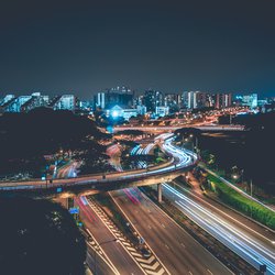 Snelweg en stad en mobiliteit -> Photo by Shawn Ang on Unsplash door shawnanggg (bron: Unsplash)