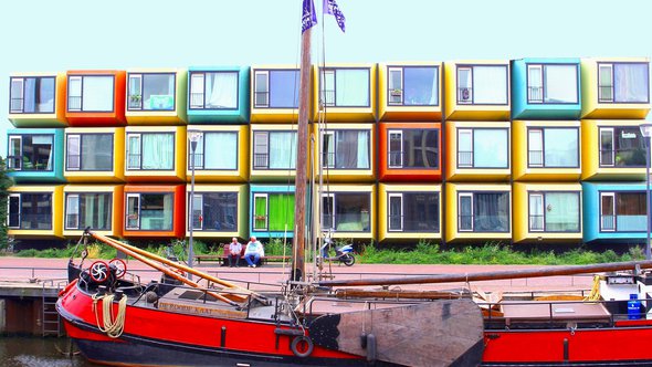 Containerwoningen, Amersfoort door ingehogenbijl (bron: shutterstock.com)