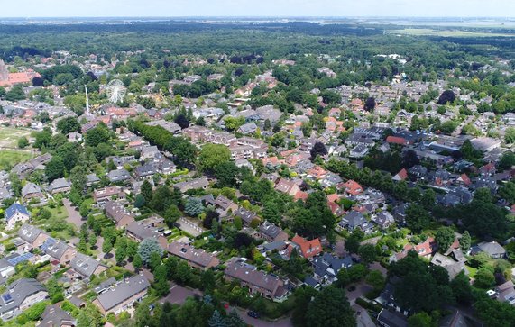 Luchtfoto van Laren door GLF Media (bron: Shutterstock)