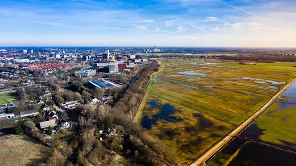 A birds eye view of the city border of Den Bosch, Noord-Brabant, Netherlands. door Alseenrodelap.nl - Elco (bron: shutterstock)