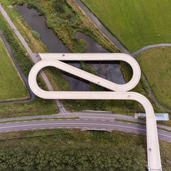 Brug over Amsterdams Rijn Kanaal door MyStockVideo (bron: Shutterstock)