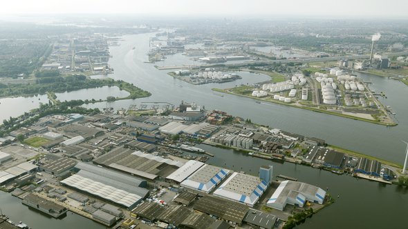 luchtfoto Zaandam door Irvin van Hemert (bron: Your Captain Luchtfotografie)