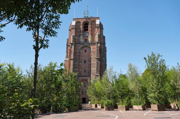 Kerk de Oldehove in Leeuwarden door Harry Wedzinga (bron: Shutterstock)