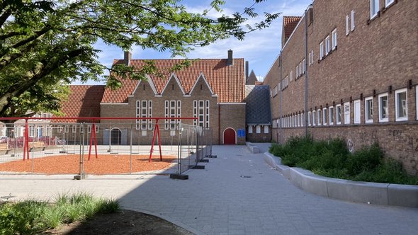 School Zwartewaalstraat Tarwewijk door Teun van den Ende (bron: Teun van den Ende)