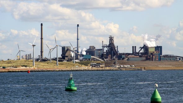 Hoogovens staal fabriek in IJmuiden-Velsen door Fortgens Photography (bron: Shutterstock)