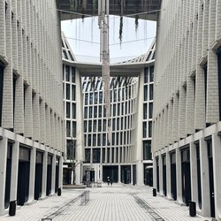 Am Tacheles met zicht op passage en binnenplein door Kees de Graaf (bron: Kees de Graaf)