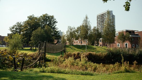 Karspelhof -> K-Buurt Amsterdam Zuid Oost foto door Maarten de Lobel (bron: https://maartendelobel.com/)