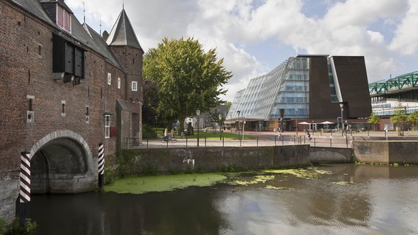 Koppelpoort en gebouw Rijksdienst voor Cultureel Erfgoed