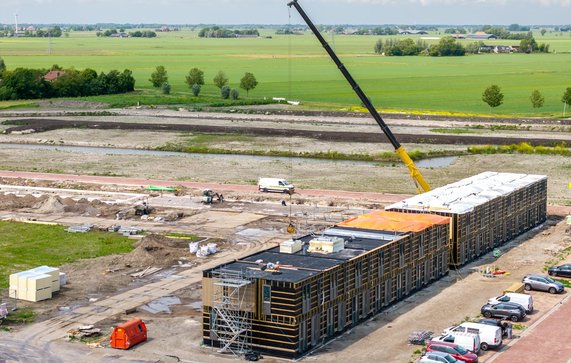 Modular housing under construction door Thomas Roell (bron: Shutterstock)