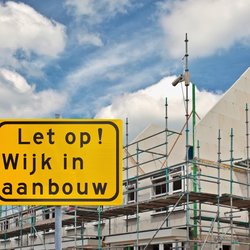 Bord op de bouwplaats door Martin Bergsma (bron: Shutterstock)