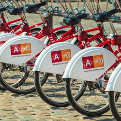 Rij deelfietsen in Antwerpen door Martin Bergsma (bron: shutterstock)