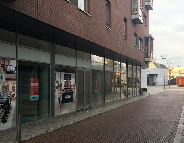 Plinten in nieuwbouw in Goes door Conrad Kickert (bron: Conrad Kickert)