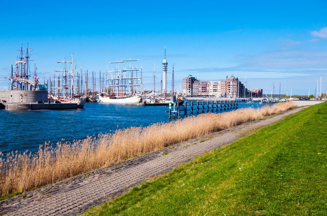 Landscape view of Batavia harbour in Lelystad door AlwaysOn (bron: Shutterstock)