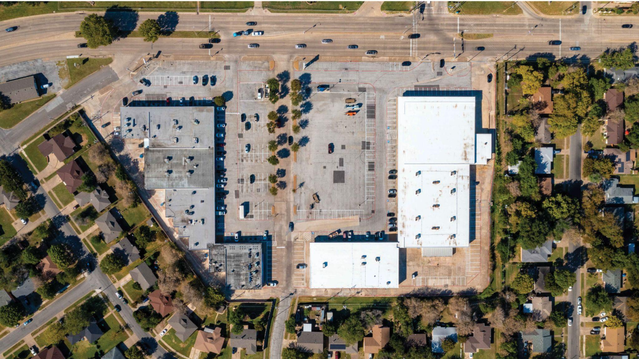 Duncanville Texas leeg parkeerterrein door Monte Anderson (bron: Options Real Estate)