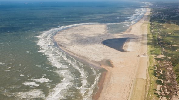 Luchtfoto Zandmotor, Den Haag door Martin Hendriksma (bron: Foto uit boek ‘Aan zee. Een kroniek van de kust’)