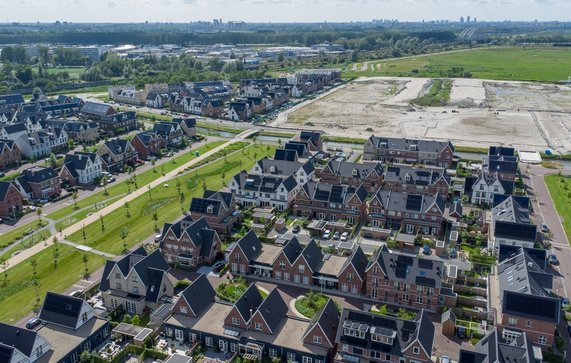 Luchtfot, Weespersluis, Weesp door Swen van de Vlierd (bron: shutterstock)