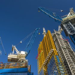 Bouw Kranen door Piotr Kuczek (bron: Shutterstock)