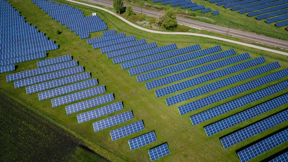 zonnepanelen -> Photo by Andreas Gücklhorn on Unsplash door Andreas Gücklhorn (bron: Unsplash)