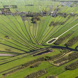 Vogelvlucht van Loosdrecht in Noord-Holland door Aerovista Luchtfotografie (bron: Shutterstock)