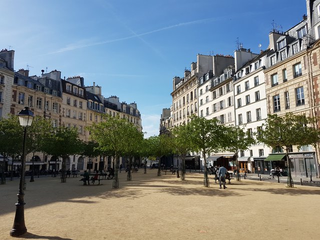 Square de la place Dauphine, Parijs door Koudkeu (bron: Wikimedia Commons)