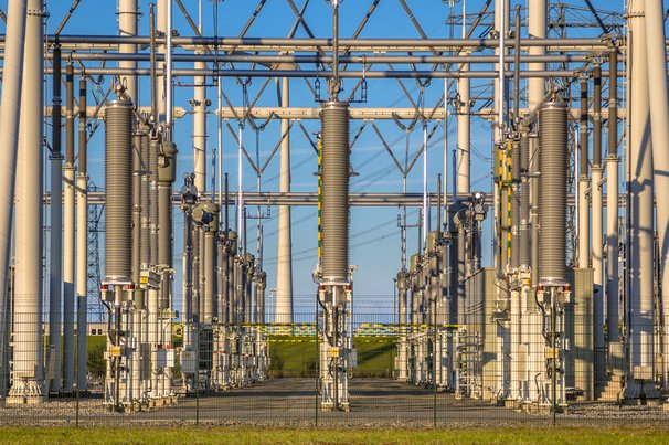 Nieuw modern hoogspanningsstation door Rudmer Zwerver (bron: Shutterstock)