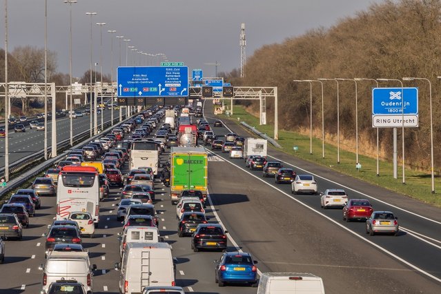 File op de A2 bij Utrecht door PixelBiss (bron: Shutterstock)