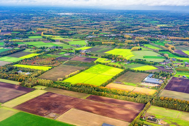 Luchtfoto van het landschap in de omgeving van Eindhoven door Milosz Maslanka (bron: Shutterstock)