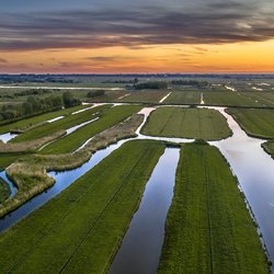 Landschap met zonsondergang in Purmerland door Rudmer Zwerver (bron: Shutterstock)