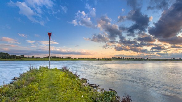 Uitzicht op de Rijn vanaf een krib door Rudmer Zwerver (bron: Shutterstock)