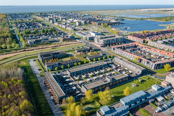 Modern green neighbourhood in Almere door Pavlo Glazkov (bron: Shutterstock)